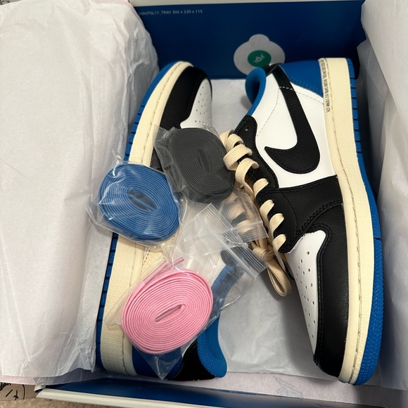 Nike Air Jordan 1 Low Travis Scott x Fragment - Picture 2 of 2